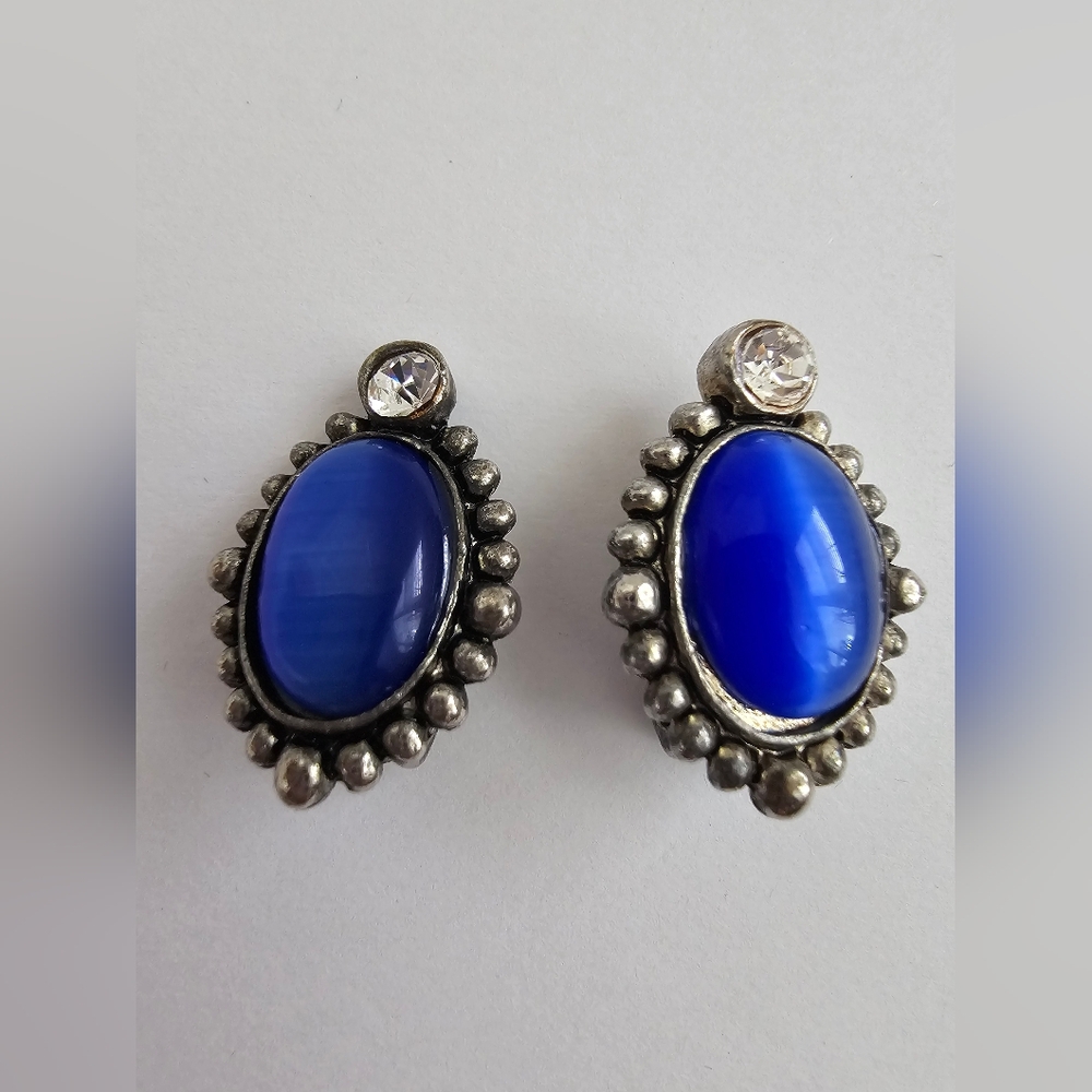 Vintage Cobalt Blue Cat’s Eye & Rhinestone Clip-On Earrings